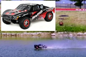 Az autó, amely képes a vízen járni!