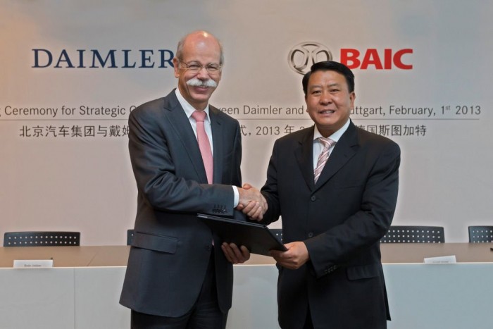 Részben kínai lehet a Mercedes 1 A Mercedes-Benz anyavállalatáé lehet a Beijing Automotive Group (BAIC) óriáskonszern egy nyolcada. Az ügylethez a kínai hatóságok hozzájárulása is kell.
