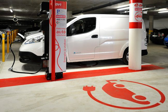 Rohamtempóban épülhetnek a magyar villanyautó-töltők