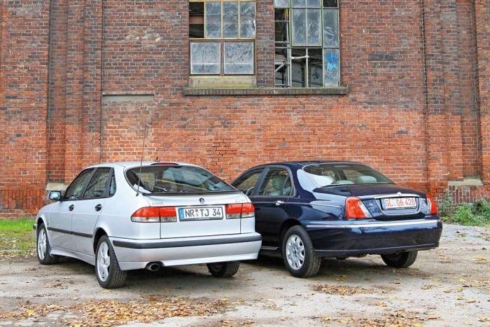 Összehasonlító teszt: Rover 75 és Saab 9-3 6 Rover 75 vagy Saab 9-3? Akármelyiket is választjuk, az túlmutat az ízléseken. A Saab igazi skandináv karakter, durva és szögletes, a selymes és puha Rover a komfort rajongóihoz szól. Tipp a spóroláshoz: az alapmodellek is bátran választhatók