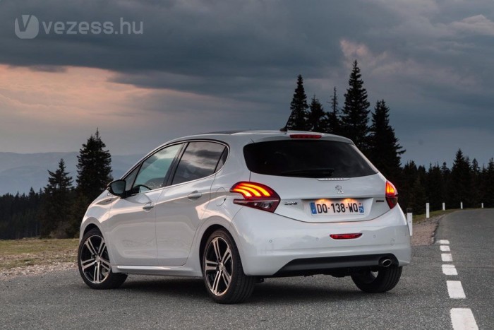 Itthon az új Peugeot 208-as 8