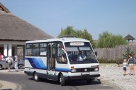 A BKV 1988-ban vásárolt ilyen, Volkswagen-alvázra épített Ikarus 521-eseket, melyek egészen 1994-ig közlekedtek a Budai Várban. A cseréjükre vásárolt Ikarus 405-ösök még ma is forgalomban vannak, de hamarosan nyugdíjba küldik őket.