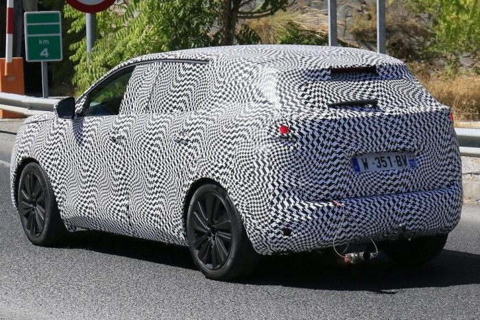Elveszíti szappanformáját a Peugeot kis SUV-ja 2 Elveszíti szappanformáját a Peugeot kis SUV-ja 2