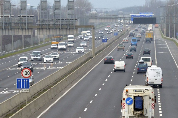 Emelkednek a sebességhatárok 5 | Vezess Ennél kevesebb anyag lesz az új úttípusban
