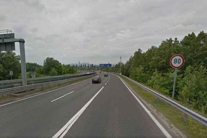 Emelkednek a sebességhatárok 2 Itt hajtunk fel az M2-es felől az M0-ra - a Google még a 80-as táblákat mutatja, de a valóságban itt már 100-as táblák vannak