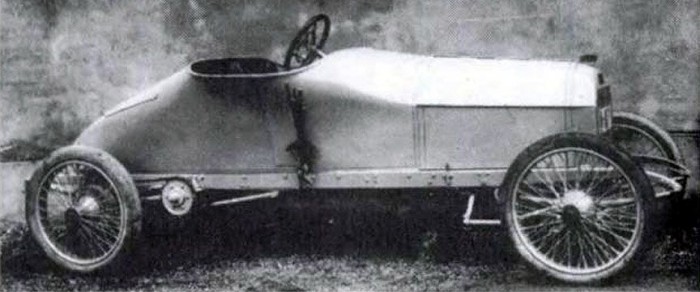 1909.szeptember.19-én megszületett Ferdinand Anton Ernst, Porsche kisfia. Ezen a napon a büszke édesapa 40 kilométerre volt a kórháztól, és a képen látható Austro-Daimler Majával versenyzett.