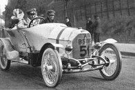 1910-ben Ferndinand megnyerte az 1945 kilométeres hosszútávú versenyt (Berlin-Magdeburg-Braunschweig-Kassel-Würzburg-Nürnberg-Stuttgart-Strasbourg-Metz-Bad Homburg) az Austro-Daimler 27/80 PS Prinz-Heinrich-Wagen volánja mögött.