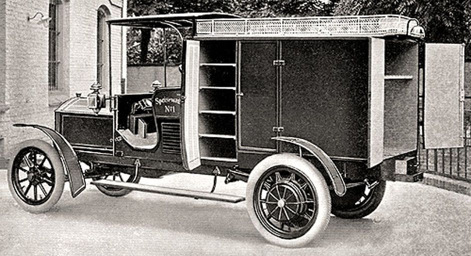 1908 Mercedes ételszállító autó, amit Porsche tervezett, szinten elektromos hajtással. Az utcai árusok nagyon kedvelték ezeket a járműveket.