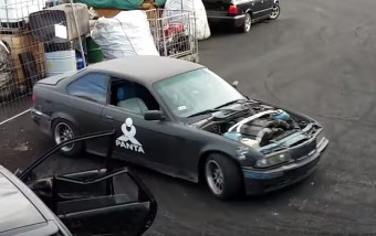 BMW-varázslat: 5 ajtócsukás 2 másodperc alatt