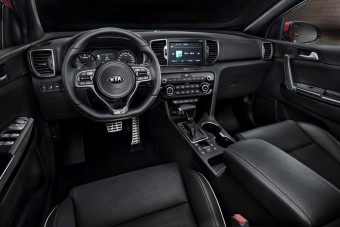 Az új Kiában lemeríthetetlen a telefon