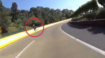 Közúton versenyzett, halált okozott a száguldó motoros