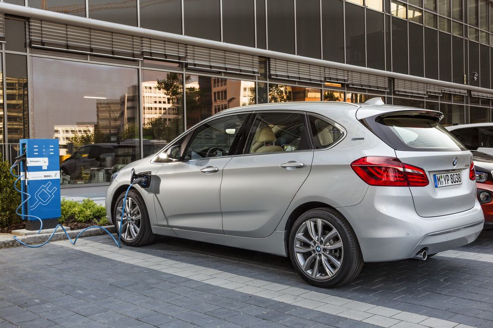 Új konnektoros hibridek a BMW-től 6