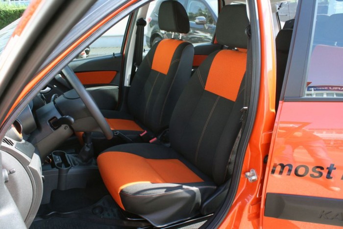 Elsőre nem sokban különbözik a hasonlóan olcsó nyugati vagy távol-keleti autóktól