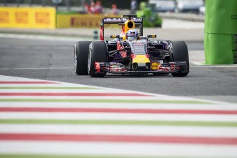 F1: Dupla büntetés a Red Bull-osoknak