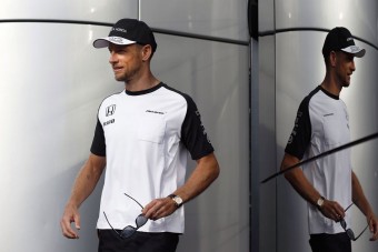 F1: A McLaren megoldja a pilótakérdést?