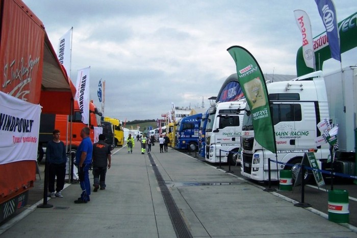 Már teljes készültségben áll a boxutca a Hungaroringen. 