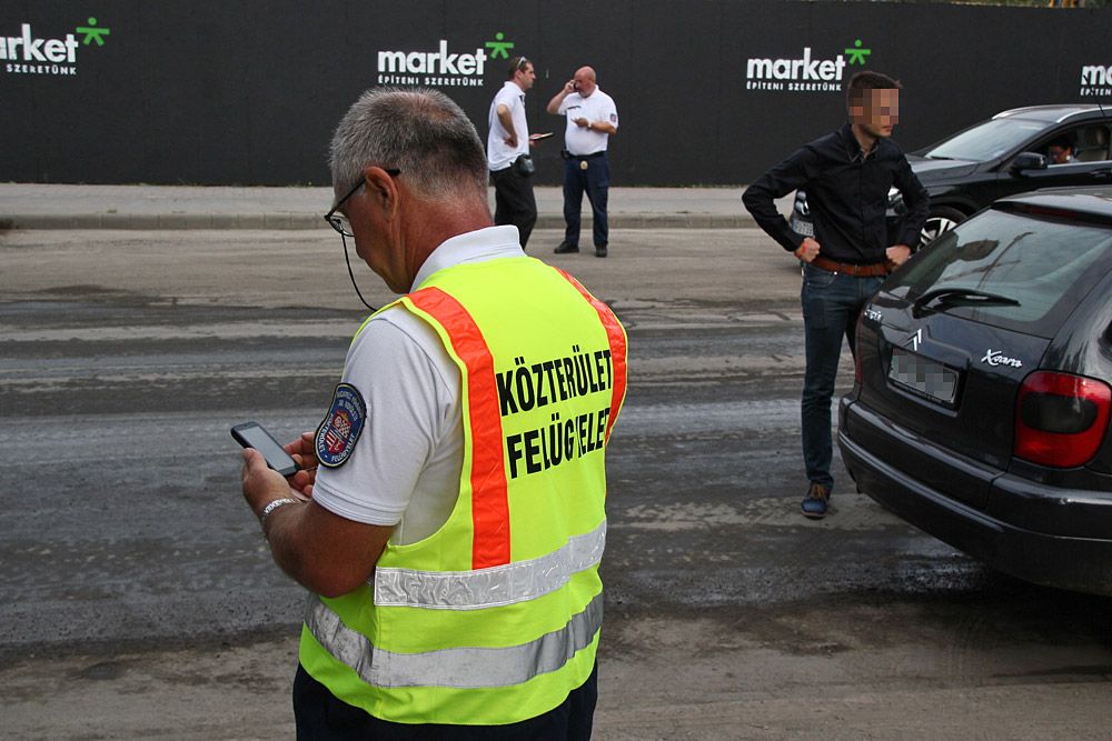 Legtöbben egyszerűen figyelmetlenek, nem megátalkodott rokkant helyen, vagy zebrán parkolók