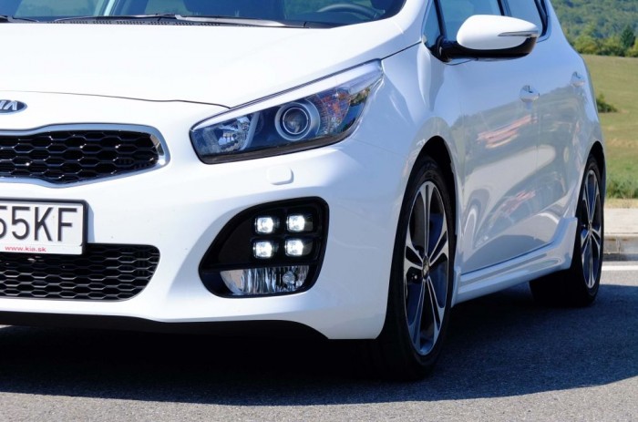 Az igazi kozmetikai változást az jelenti, hogy már gyengébb motorral is elérhető a pro_cee'd optikai csomagja a GT Line felszereltségi szinttel. 