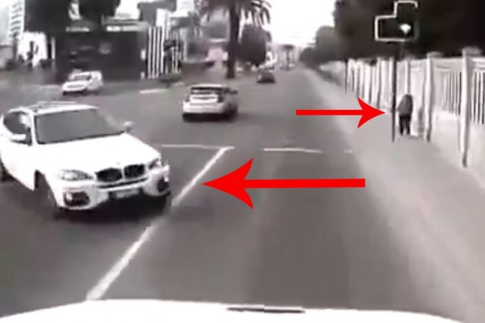 Az életéért futott a gyalogos nő