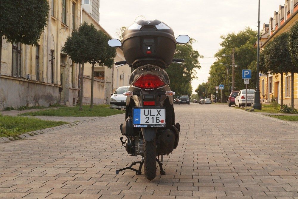 Közép- és oldaltámasztó is jár hozzá alapáron