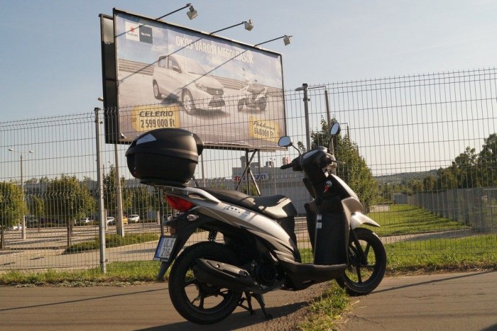 Suzuki, ami két litert fogyaszt 2 Komoly kampánnyal tolja a Suzuki az Addresst. Konkrét értékesítési célszámokat nem árultak el, de elég valószínű, hogy ekkora marketing-támogatással és ilyen áron lesz majd belőle jó néhány az utakon