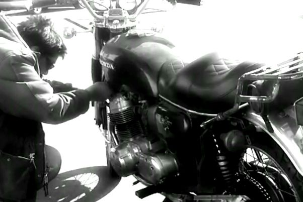 Ádám ellopta a Ferdinánd hídon hagyott motort