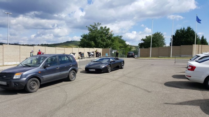 A média/VIP parkolóba távozásomkor épp egy Lamborghini Gallardo állt be, de ezt csak így zárójelben a végére.