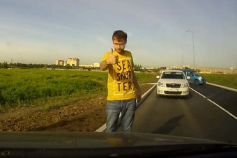 Ilyen az autós, aki csak néz, de nem lát