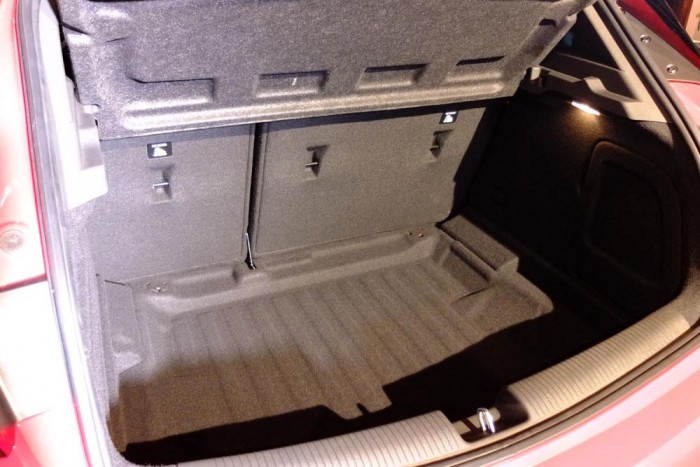 370 literes csomagtere elegendő lesz egy átlagos autós számára.  