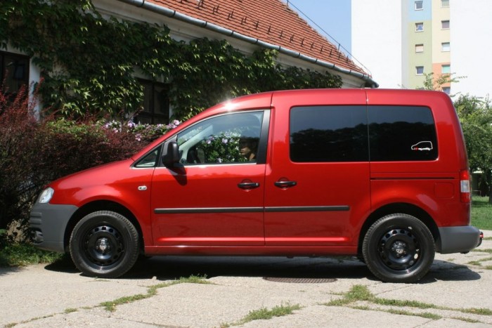 Használt autót jó áron a családnak 6 | Vezess 47 centivel hosszabb ennél a Caddy Maxi. Hétüléses a rövidebből is van, de a nehéz üléspadokkal nem variálhatóak úgy, mint a padlóba hajtható vagy kivehető üléses egyterűek