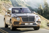 Bentley Bentayga: Normálisnak akar látszani 37