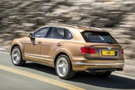 Bentley Bentayga: Normálisnak akar látszani 38