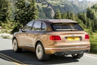 Bentley Bentayga: Normálisnak akar látszani 39