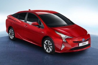 Első fotókon az új Toyota Prius