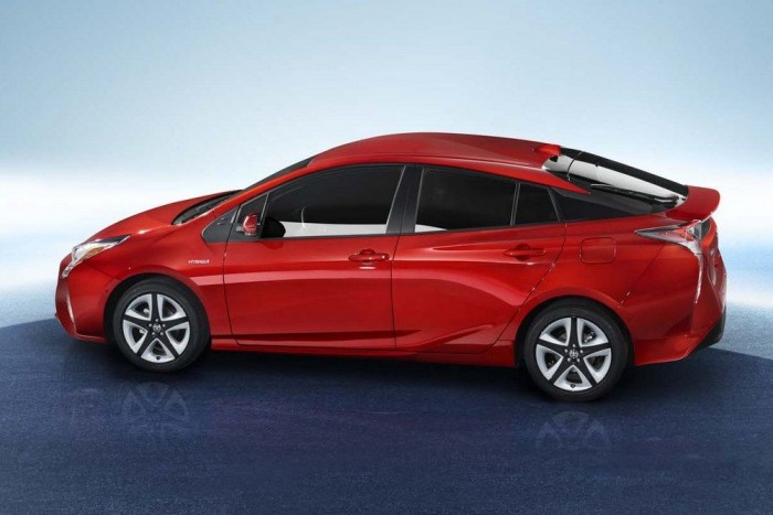 Első fotókon az új Toyota Prius 5