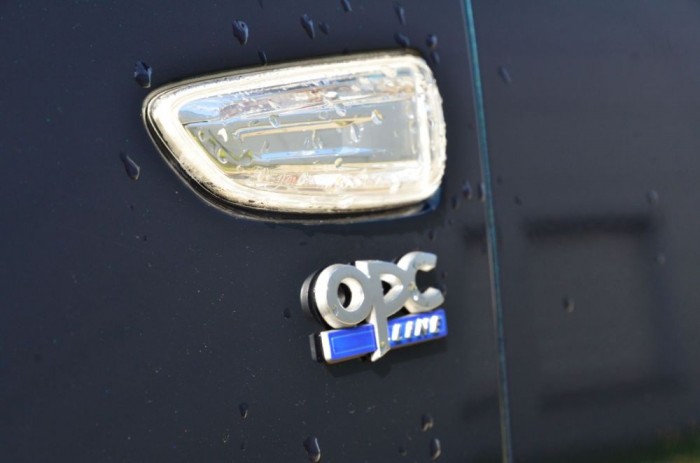 Az OPC Line csomagért 200 ezer forintot kér az Opel, ha belegörgetsz a cikk végén lévő listába, könnyedén megtalálod, hogy ez mit is tartalmaz pontosan.