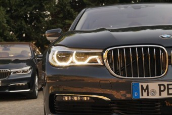 Új Hetes BMW: ujjkörzés és távirányított parkolás 