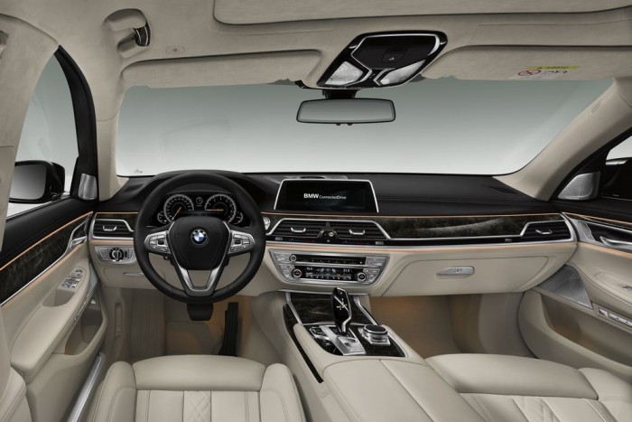 Bézs bőrkárpittal