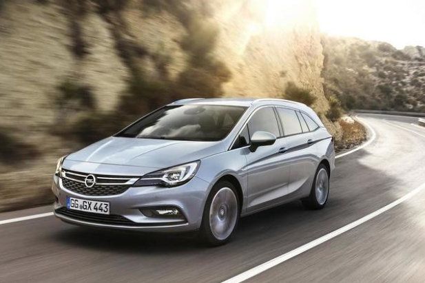 Íme, az új Opel Astra kombi! 10