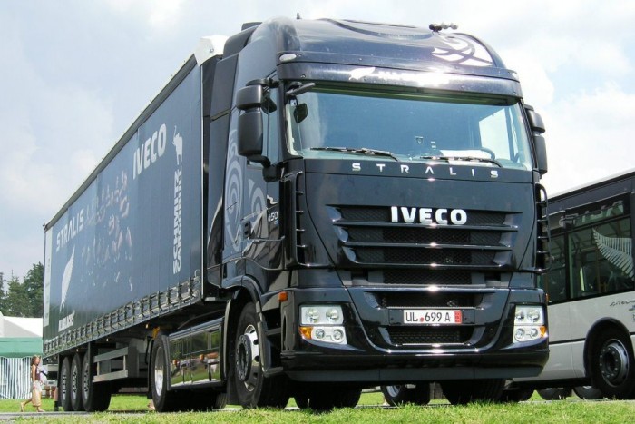 Az Iveco jelenlegi nyergese, a Stralis, mely már CNG-vel és LNG-vel hajtott változatban is kapható. 