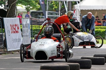 Léghajtású autók versenyeznek Kecskeméten