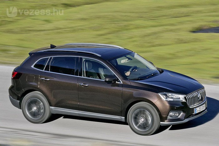 SUV-vel tér vissza a legendás német márka 1