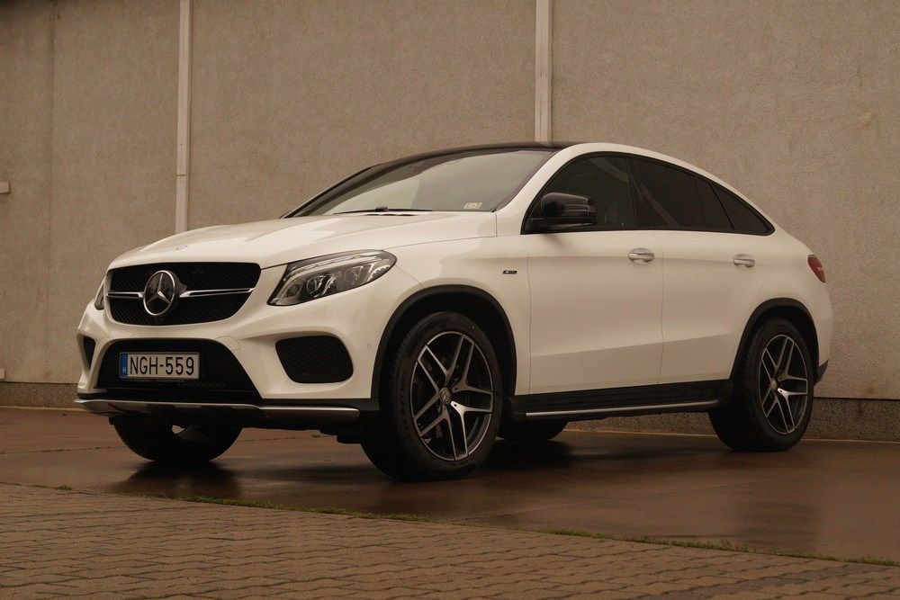 A GLE Coupé formája csodás egyensúlyt teremt agresszió és elegancia között