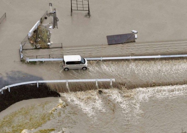 Kőkemény fotókon a japán áradás 7