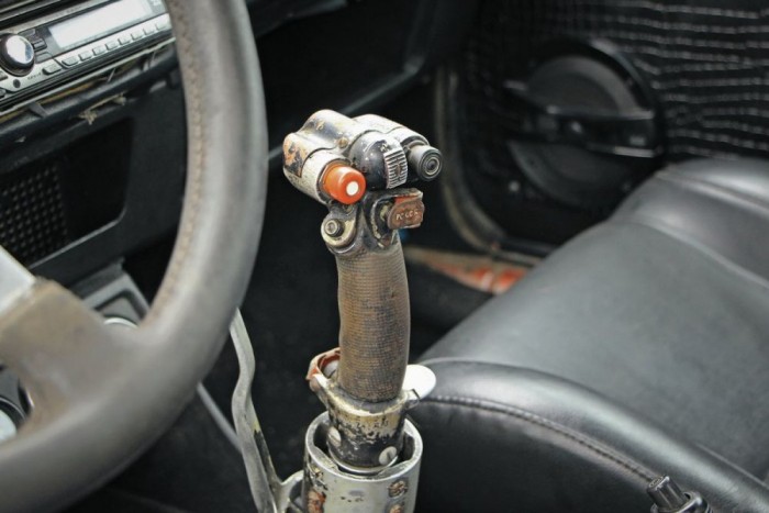 Katonát faragtak a német népautóból 10