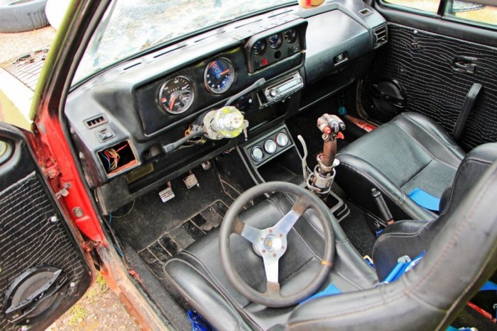 Katonát faragtak a német népautóból 14