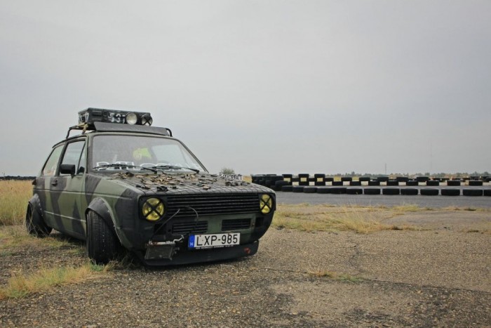 Katonát faragtak a német népautóból 6