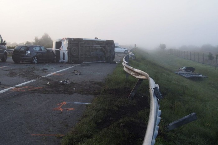 Úgy potyogtak az M5-ösön az autók, mint egy filmben 4 | Vezess Úgy potyogtak az M5-ösön az autók, mint egy filmben 4