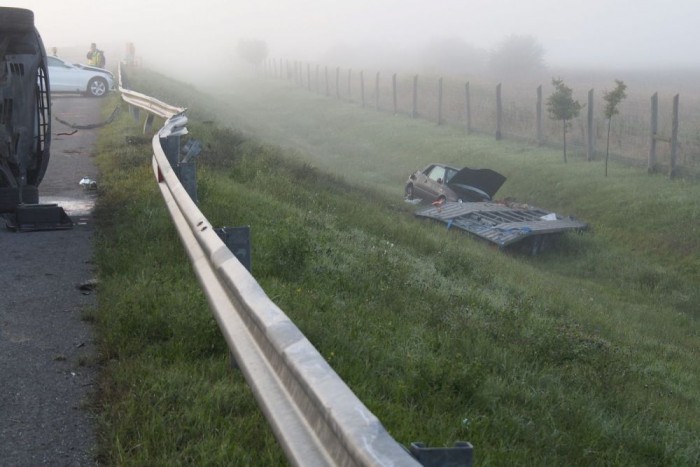 Úgy potyogtak az M5-ösön az autók, mint egy filmben 5 | Vezess Úgy potyogtak az M5-ösön az autók, mint egy filmben 5