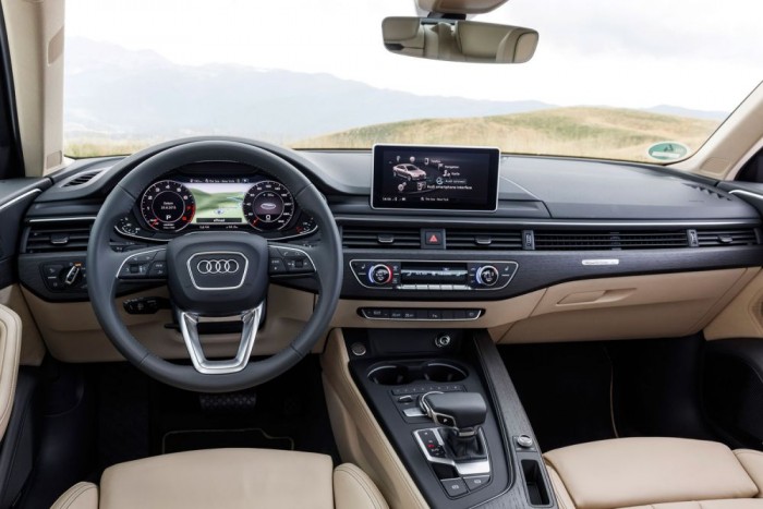 Vezettük: új Audi A4 B9, 2015 10 Minőségérzetben a C-osztály megszorította az Audit, de ismét az A4 az etalon. A head up display van olyan jó, mint a 3-as BMW-é